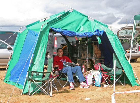 Afslapning i grønt telt
